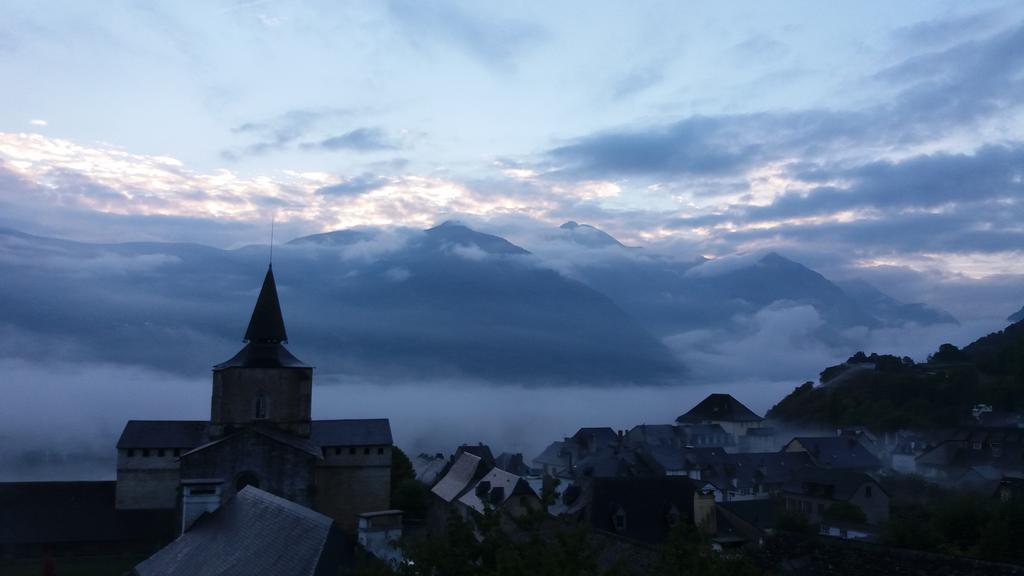 Hotel Les Rochers Saint-Savin (Hautes-Pyrenees)