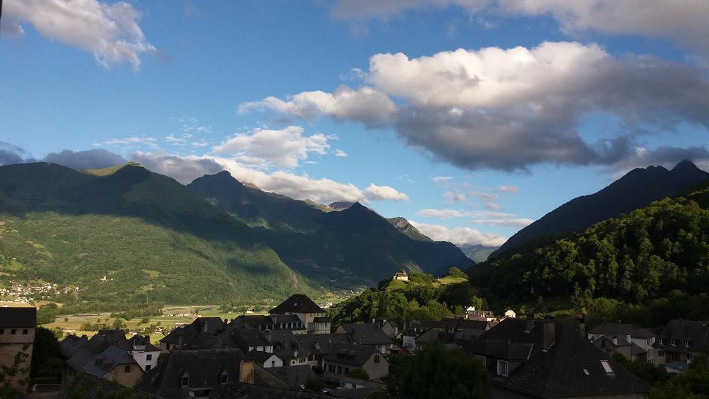 Les Rochers Saint-Savin (Hautes-Pyrenees)